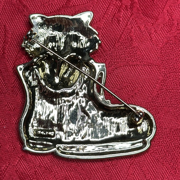 β€οΈHOST PICKβ€οΈ Vintage Gold Cat In Boot Big Brooch - Picture 5 of 10